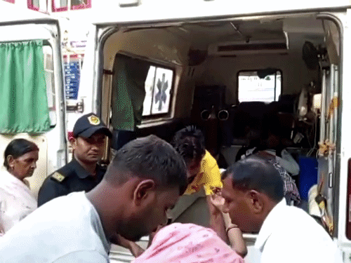 औरंगाबाद- तेज रफ्तार वाहन ने बाइक में मारी टक्कर:महिला टीचर और बेटा घायल, ट्रेनिंग में शामिल होने जा रही थी; आरोपी ड्राइवर मौके से फरार