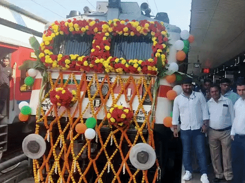 टाटानगर-खातीपुरा एक्सप्रेस का हुआ उद्घाटन:प्रस्तावित मार्ग में रांची, लोहरदगा समेत कई स्टेशन शामिल; आद्रा मंडल की कई ट्रेनें रद्द