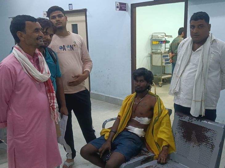 गोपालगंज-युवक को घेरकर चाकू से ताबड़तोड़ हमला, हालत नाजुक:भैंसही गांव में हुई वारदात, हमलावर फरार; पुलिस जांच में जुटी