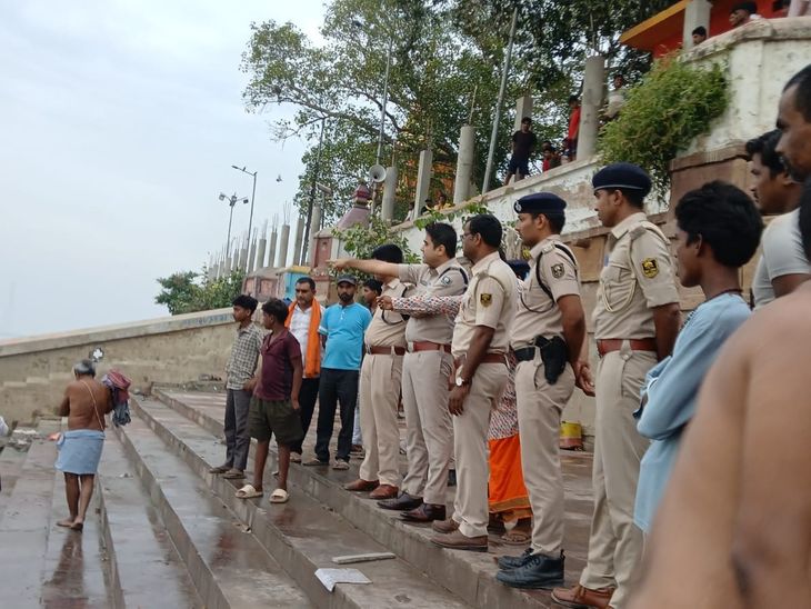 स्थानीय लोगों ने प्रतिबंधित गंगा घाट खोलने की मांग की:कार्तिक महीने में उमानाथ में जुटते हैं श्रद्धालु, एसडीपीओ ने किया निरीक्षण