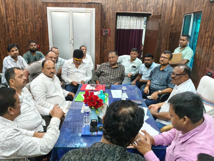 झामुमो ने बिजली कटौती पर आंदोलन की दी चेतावनी:दुर्गा पूजा में डीवीसी और विद्युत विभाग से निर्बाध आपूर्ति की मांग