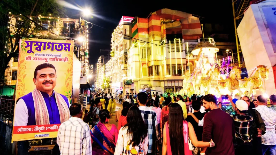 महाषष्ठी से बंगाल में दुर्गा पूजा की शुरुआत, सुबह से पंडालों में उमड़ने लगे श्रद्धालु