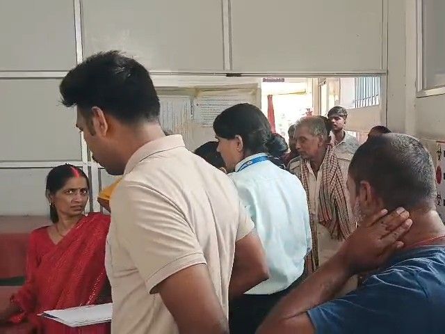 तालाब में डूबने से ढाई साल की बच्ची की मौत:कैमूर में दुर्गा पूजा की मूर्ति के पास खेल रही थी; परिजनों ने मुआवजे की मांग की