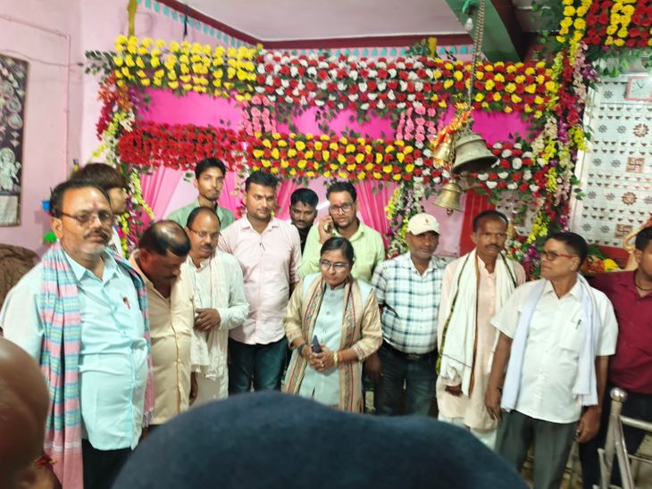 विधायक मीना कामत ने दुर्गा पूजा पंडालों का जायजा लिया:खजौली में महाराजपुर, बेहटा समेत कई जगहों पर श्रद्धालुओं से मुलाकात कर व्यवस्था देखी