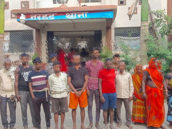 नवादा में पुलिस टीम पर पथराव:ई-रिक्शा-साइकिल की टक्कर के बाद बवाल; 3 पुलिसकर्मी घायल, 11 गिरफ्तार