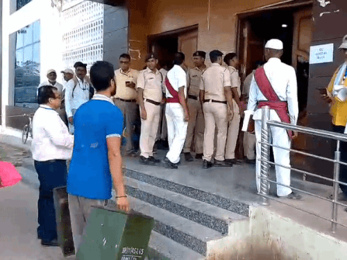 दरभंगा में MLC चुनाव के लिए 75 बूथों पर मतदान:सुबह 5 से शाम 6 बजे तक वाहनों पर प्रतिबंध; फर्जी वोटिंग पर FIR, 23-24 अक्टूबर को ट्रैफिक प्लान लागू