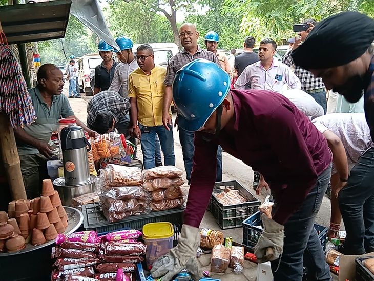 जमशेदपुर में अतिक्रमण हटाने पहुंचे प्रशासन का विरोध:पुराना जेल चौक पर दुकानदारों ने जताया आक्रोश, 30-40 साल से चला रहे दुकान
