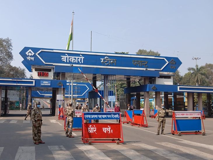 प्लांट में गर्म स्लैग से कन्वेयर बेल्ट में लगी आग:बोकारो स्टील प्लांट में हुई घटना, आधे घंटे में आग पर पाया काबू; उत्पादन पर असर नहीं