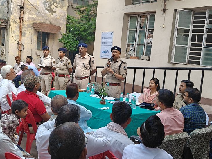 दुर्गा पूजा में अश्लील डांस कराया तो होगी FIR:एसडीओ की अध्यक्षता में शांति समिति की बैठक में फैसला, हुड़दंग करने वालों पर निगरानी रहेगी