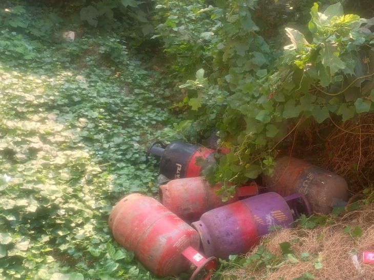 गया में अवैध गैस रिफिलिंग के दौरान लगी आग:5 लोग झुलसे, 3 की हालत गंभीर; पटना रेफर, मौके से 19 सिलेंडर मिलने की सूचना