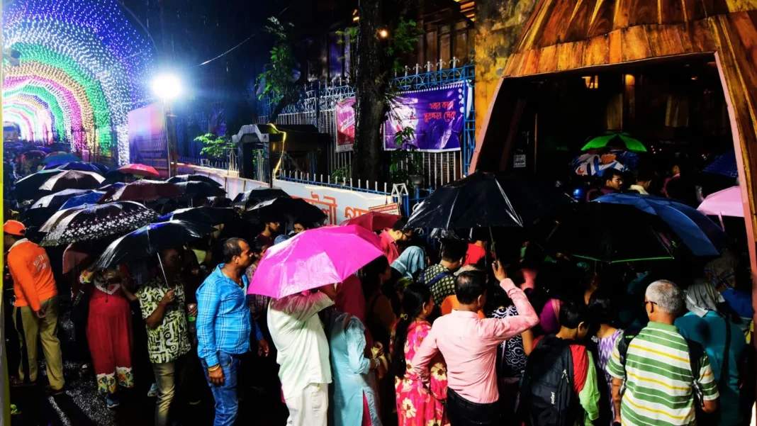 कोलकाता के चोरबगान दुर्गा पूजा पंडाल में भगदड़, एक दर्जन से अधिक श्रद्धालु घायल, अस्पताल पहुंचे सीएम शुभेंदु