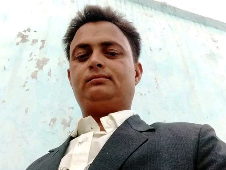 बोकारो में सड़क हादसे में युवक की मौत:खड़े ट्रेलर से बाइक की टक्कर से हुआ हादसा, मुआवजे की मांग पर ग्रामीणों ने NH-32 जाम किया