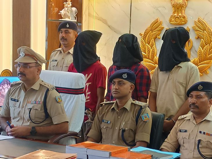 पत्थर खदान में मिले शव की हुई पहचान, 3 गिरफ्तार:पाकुड़ में वारिस बनने की लालच में जीजा की हत्या की गई, कुल्हाड़ी-हथौड़ी बरामद