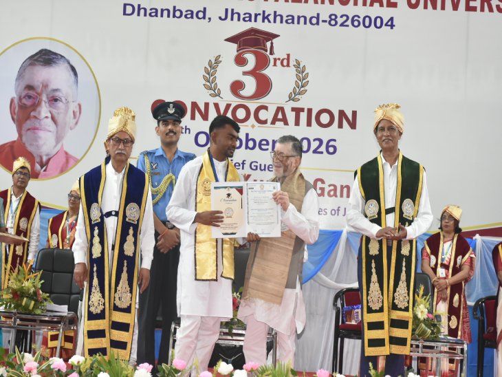 103 गोल्ड मेडलिस्ट समेत 149 टॉपरों को डिग्री:राज्यपाल बोले- डिग्रियों से नहीं, समाज-देश में योगदान से ही होगी असली पहचान