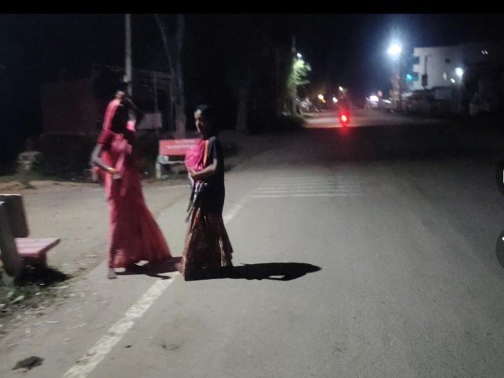 जन्म के 5 घंटे बाद नवजात समेत मां गायब:गढ़वा… भवनाथपुर सीएचसी का सनसनीखेज मामला, हड़कंप; खरीद-फरोख्त का आरोप
