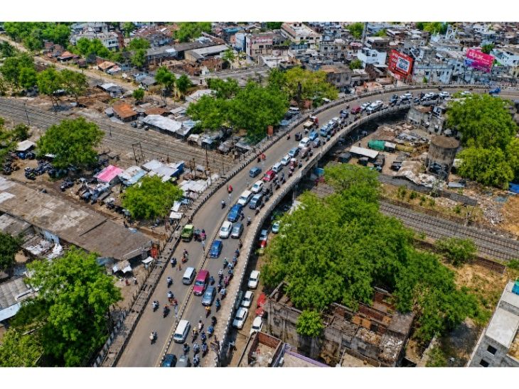 The alignment will change due to the freight corridor, with a span of 102 meters.