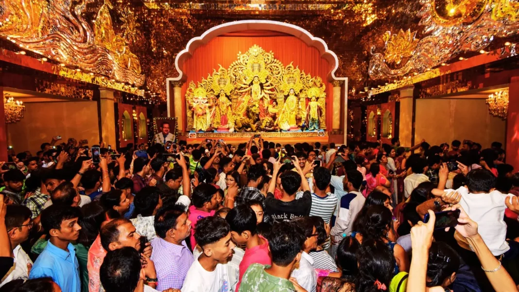कोलकाता भगदड़: हाई-लेवल कमेटी ने शुरू की पंडालों की जांच, VIP एंट्री बैन, फूड स्टॉल्स पर पाबंदी