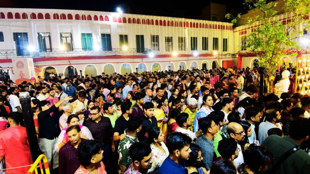 चोरबागान त्रासदी के बाद सरकार अलर्ट, 4 शहरों में 18 IPS को विसर्जन की कमान, कोलकाता में 12 अफसर तैनात
