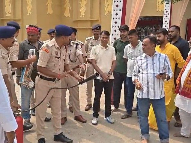 औरंगाबाद में अग्नि सुरक्षा को लेकर अग्निशमन विभाग अलर्ट:स्वयंसेवकों को 24 घंटे सतर्क रहने का निर्देश, पूजा पंडालों का निरीक्षण कर सुरक्षा व्यवस्था की समीक्षा