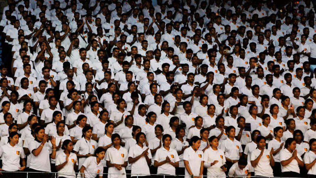 Bengal News: बंगाल में 11 हजार पुलिसकर्मियों को नियुक्ति पत्र, शुभेंदु का एक साल में एक लाख नौकरियों का वादा